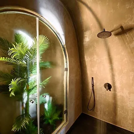 Hotell Lotus Cave