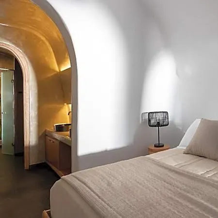 Lotus Cave * Fira (Santorini)